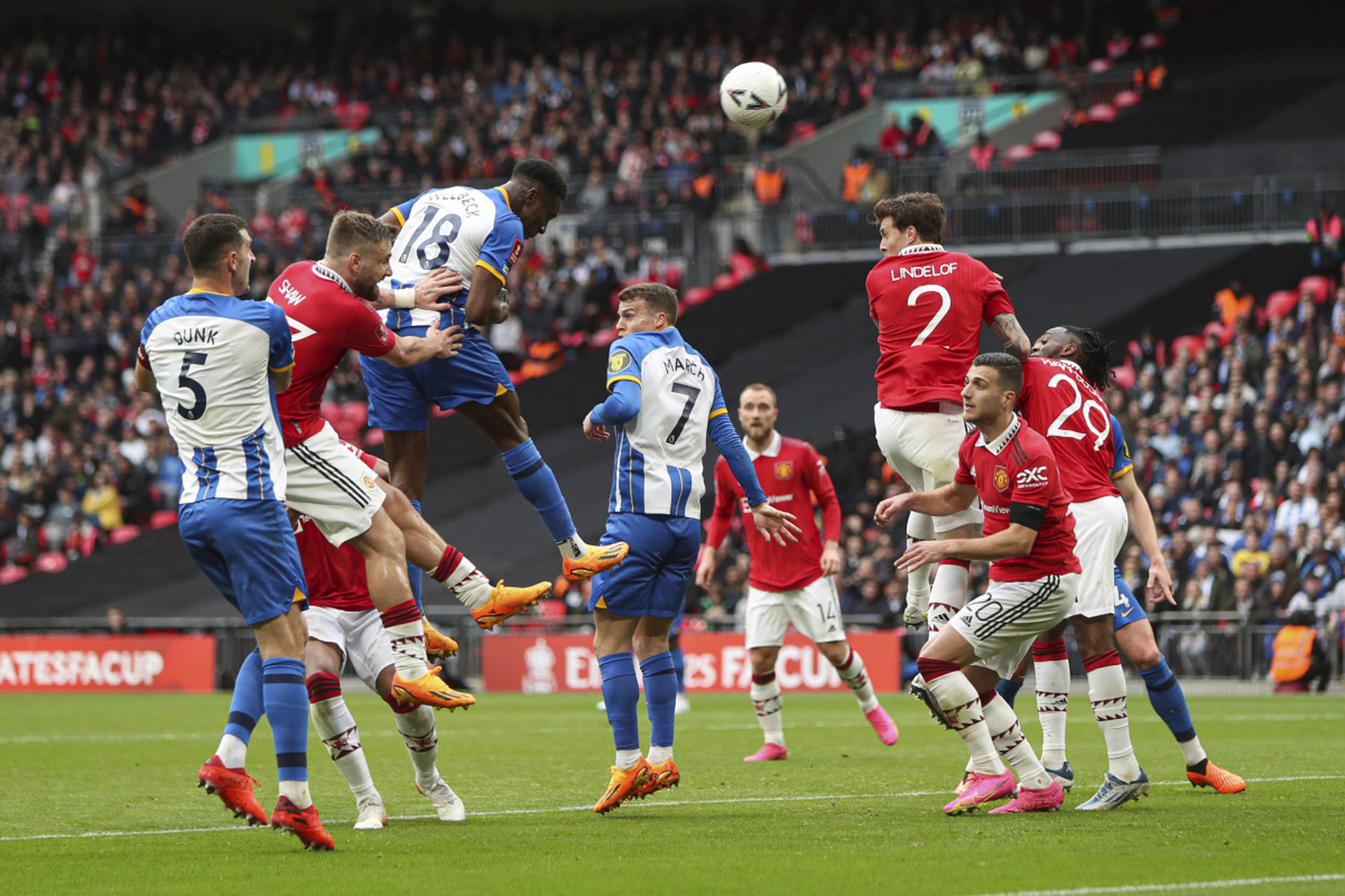 世俱杯奖金-包含普雷斯顿主场战胜伯恩茅斯,提前跻身前四的词条