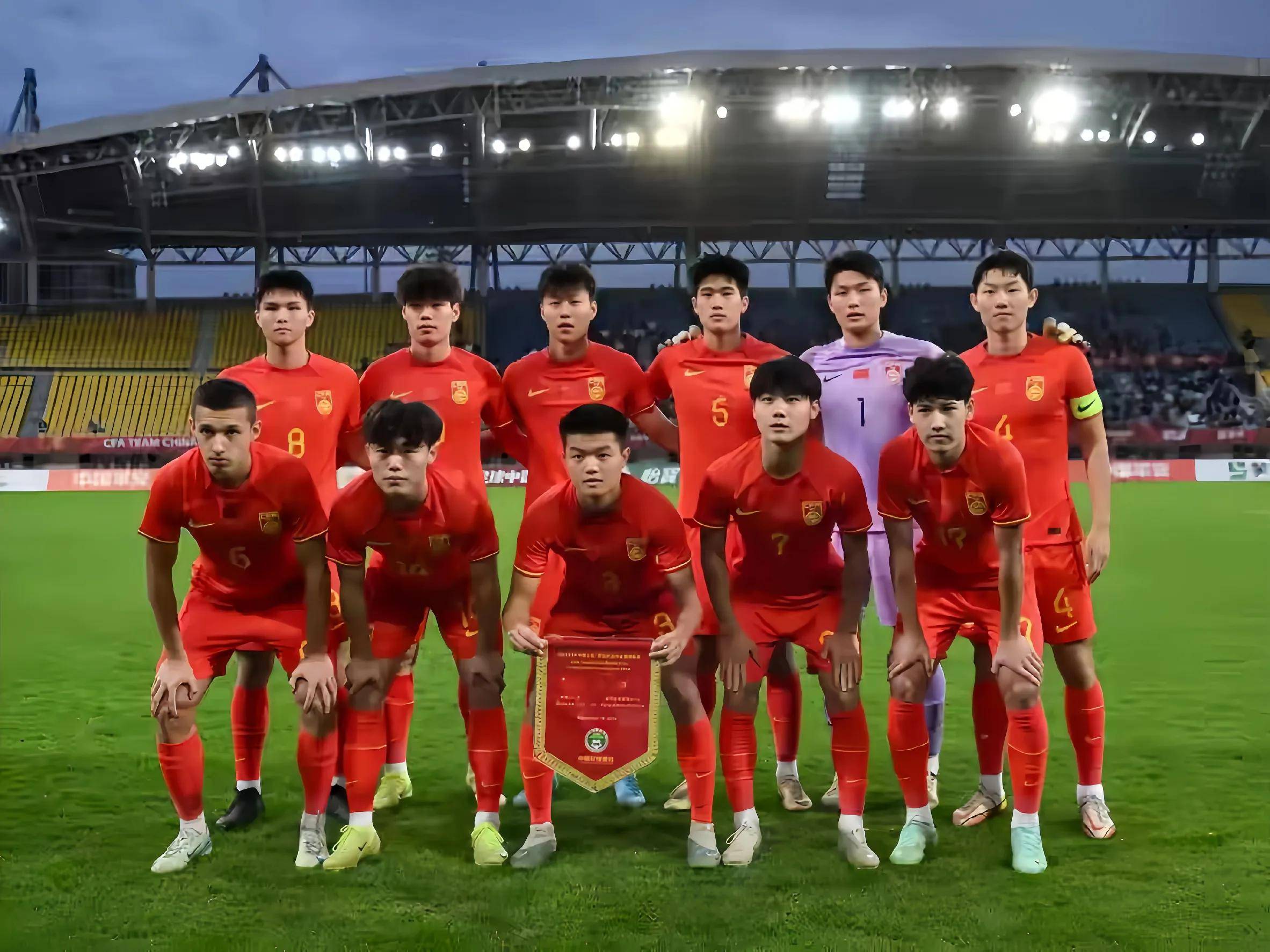 运动员们在比赛中战胜对手夺得胜利 运动员们在比赛中战胜对手夺得胜利