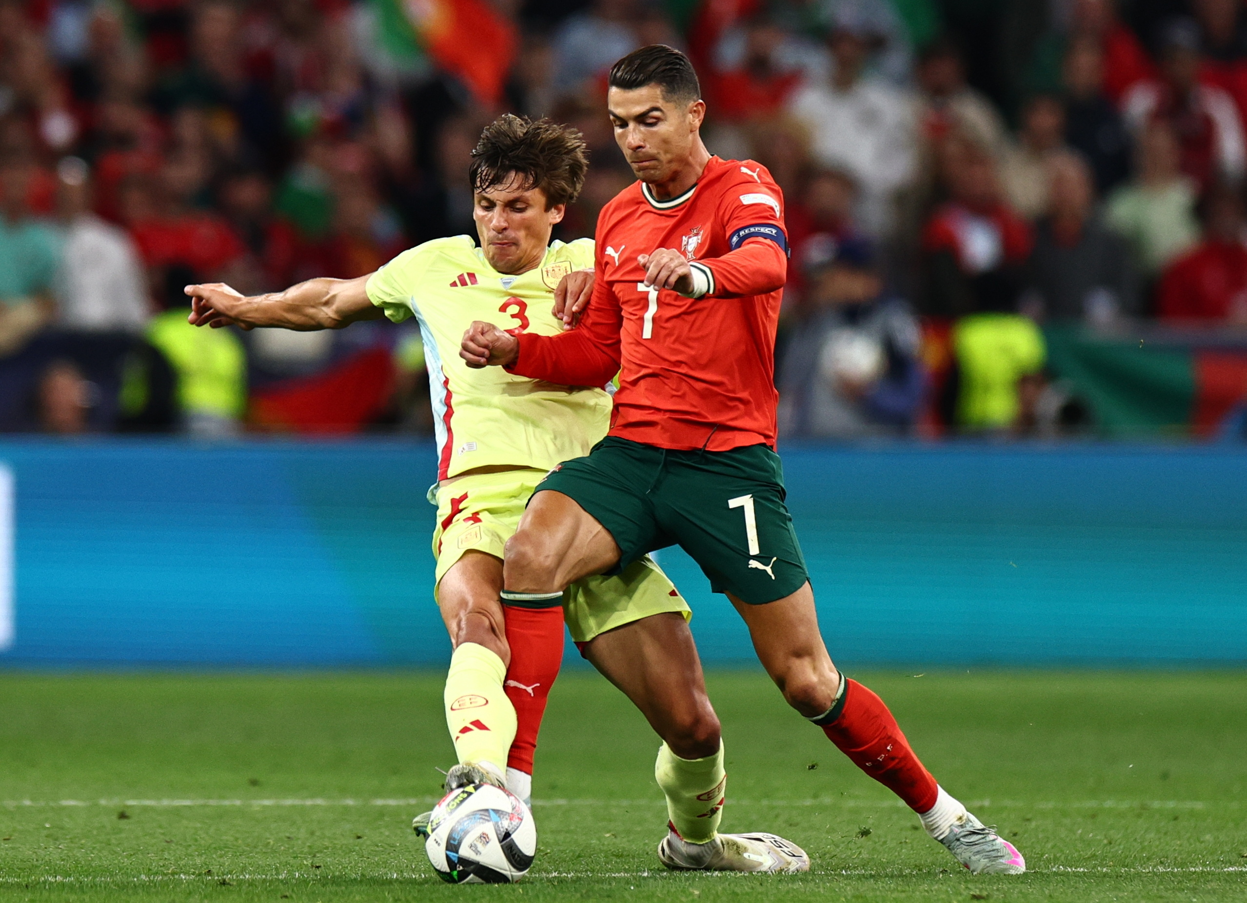 世俱杯分组-葡萄牙前锋连进两球，击败希腊