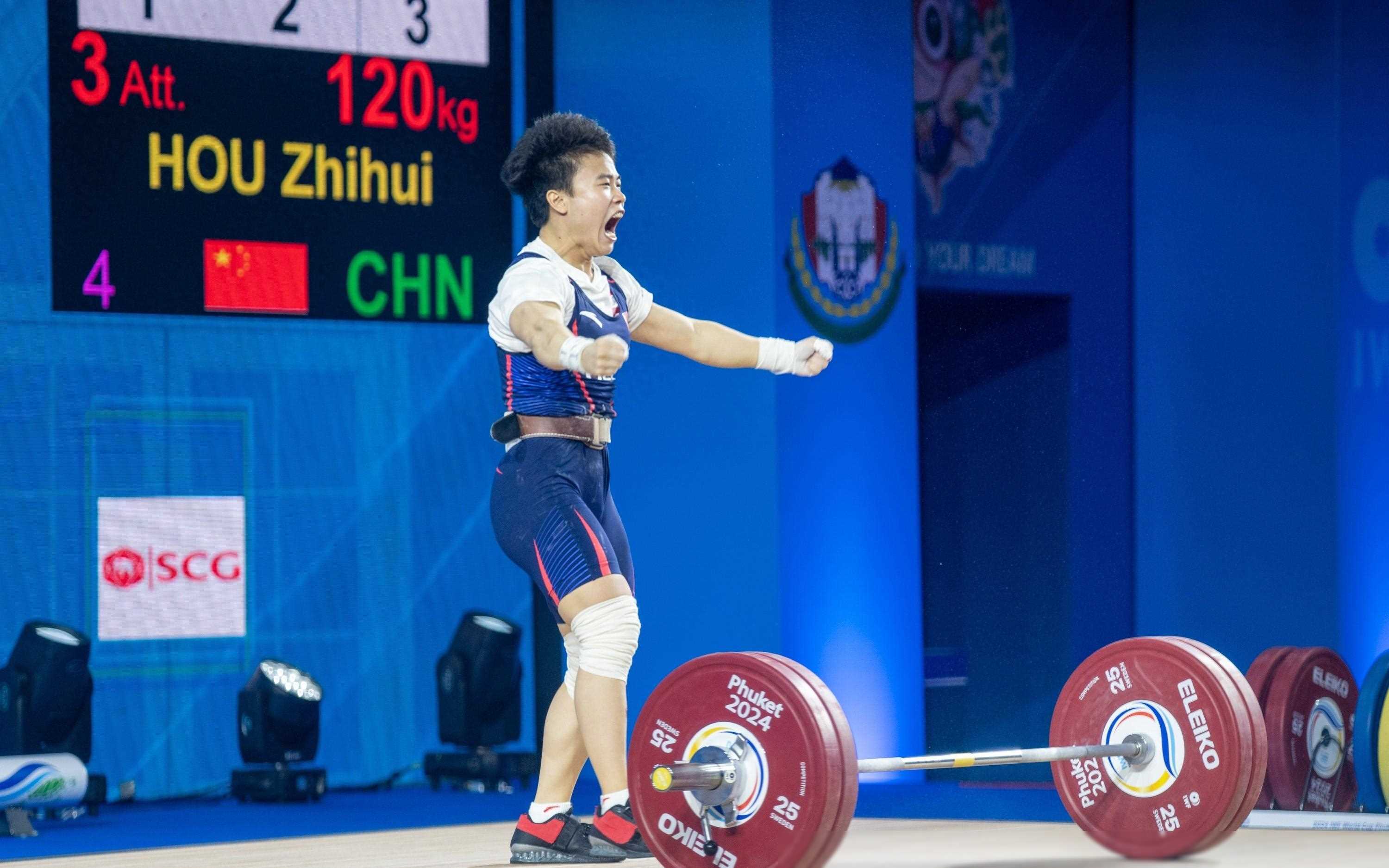 德国举重选手打破男子77公斤级世界纪录,力量惊人 德国举重选手打破男子77公斤级世界纪录,力量惊人