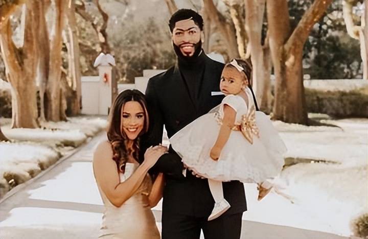 世俱杯赛程-ETIENNE球员在家庭中的生活