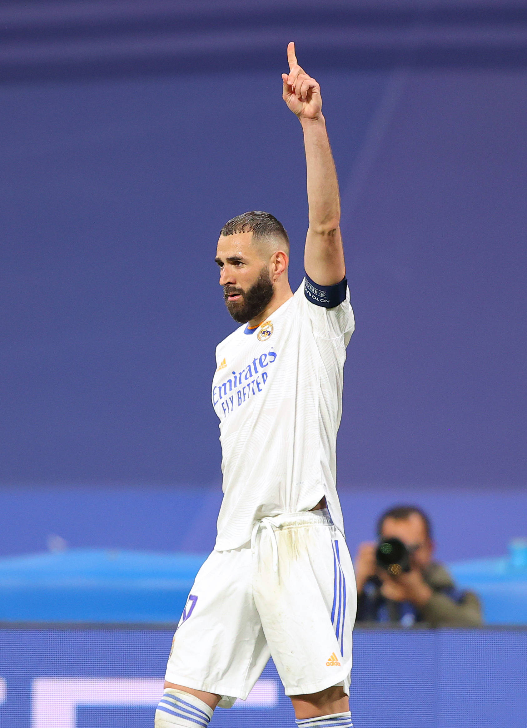 世俱杯2025-足球明星盛装亮相，共庆重要胜利