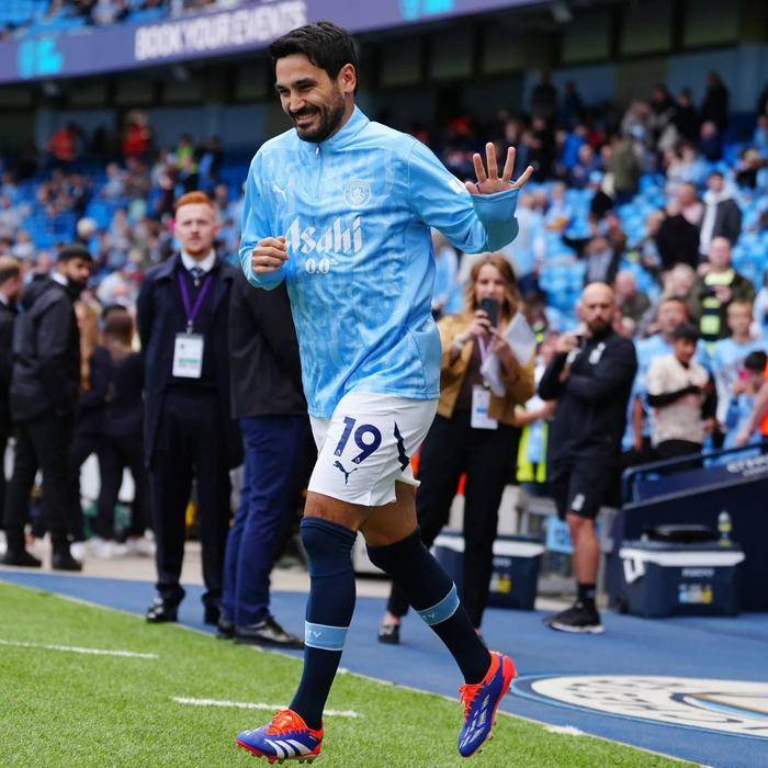 曼城中场因不适未能参加训练