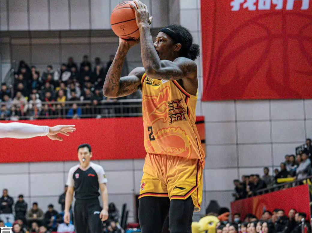 世俱杯改制-江苏队关键时刻爆发,反超对手取得胜利