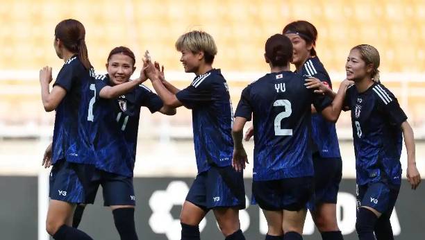 特拉布宗主场告捷，继续领跑小组的简单介绍