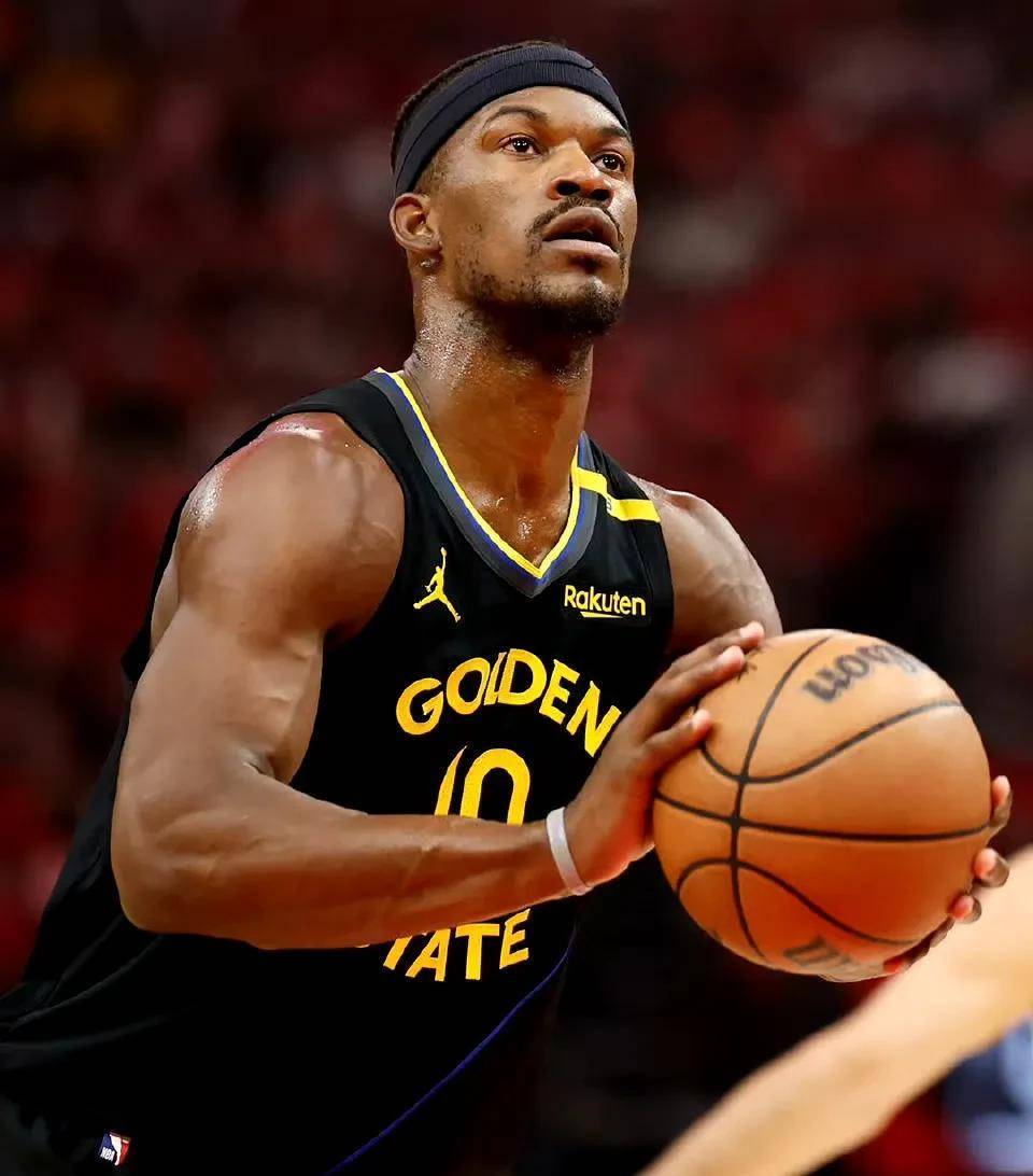 勇士队即将拉开新赛季帷幕,球员信心十足备战 勇士队即将拉开新赛季帷幕,球员信心十足备战