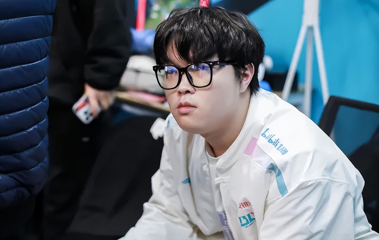 世俱杯2025-WBG轻取BLG,Bin打出惊人五杀激烈交锋半决赛,锁定晋级资格