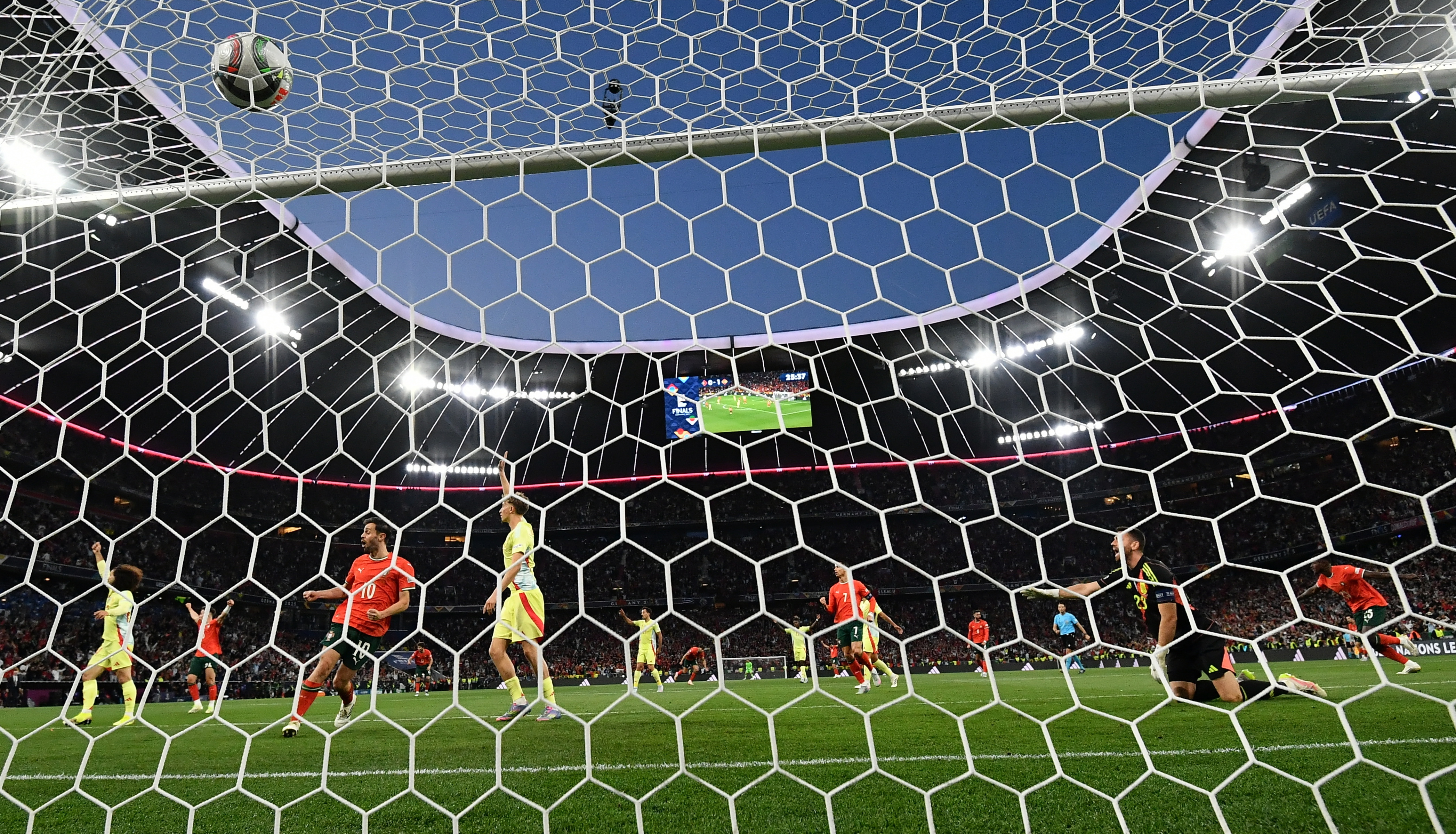 欧国联比赛引爆球场：紧张对抗观感十足的简单介绍