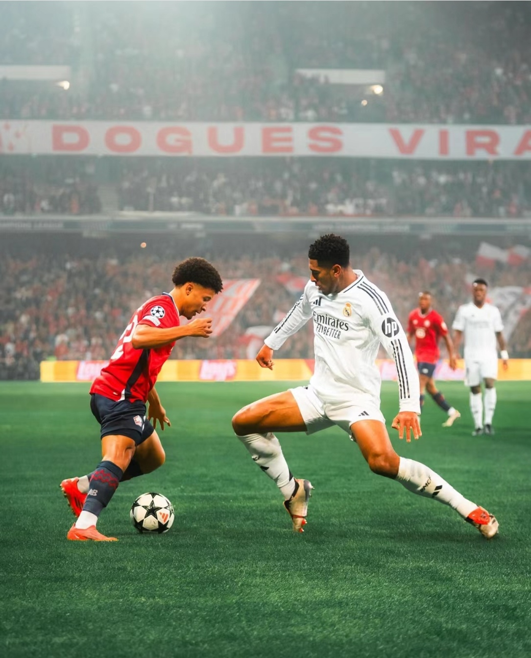 世俱杯冠军-足球比赛中球队血战到底，无惧困难