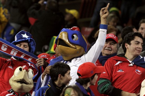 劲敌对决竞技美学，球队奋力争取胜利