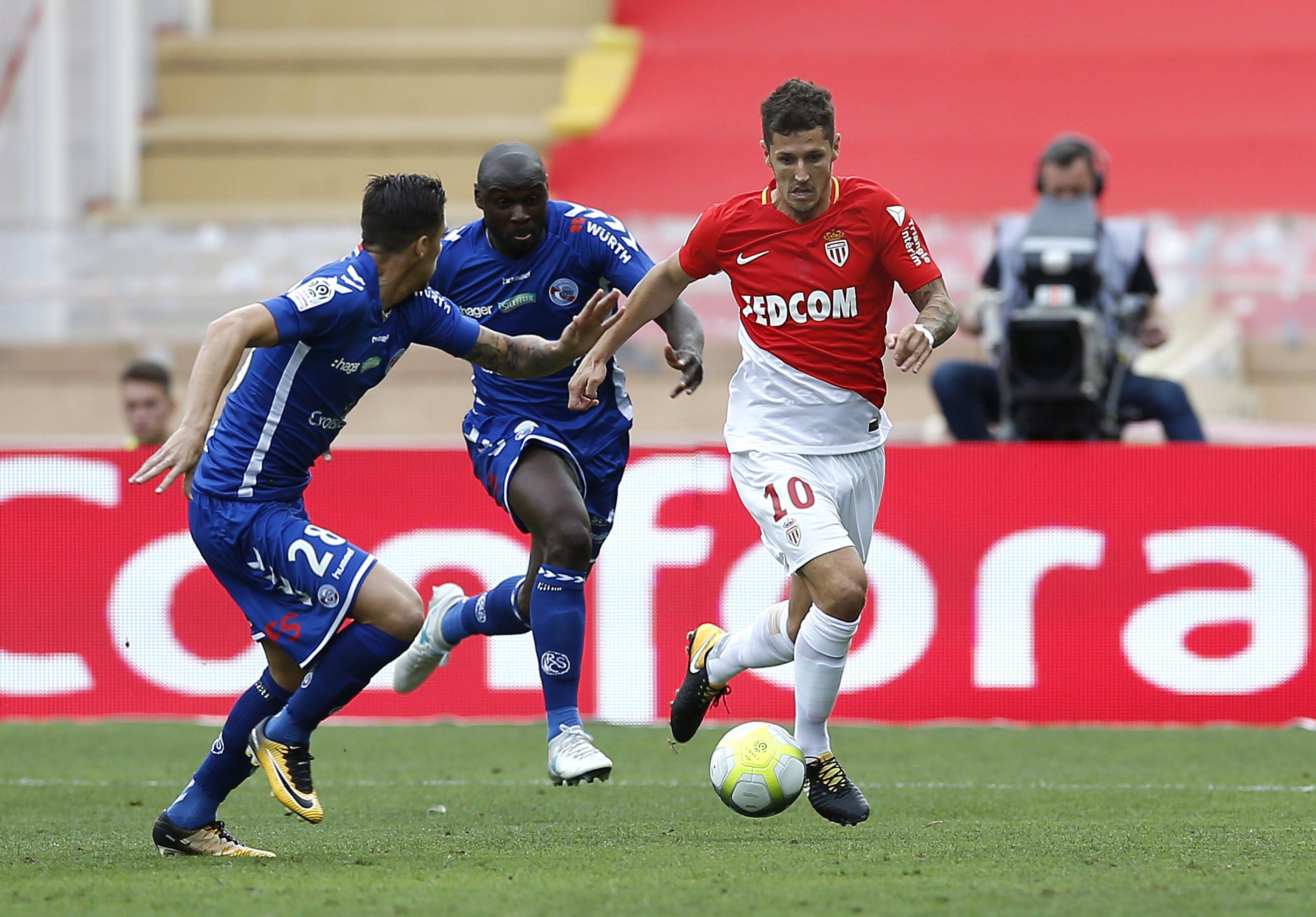 意甲赛场精彩绝伦，各队争风呼雨争胜一蹴