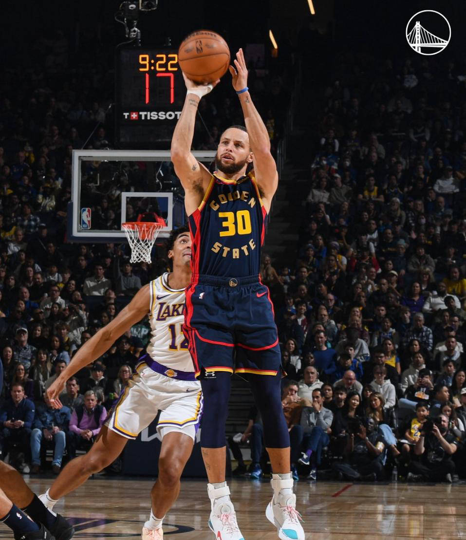 勇士队新赛季意外连败,库里状态低迷 勇士队新赛季意外连败,库里状态低迷