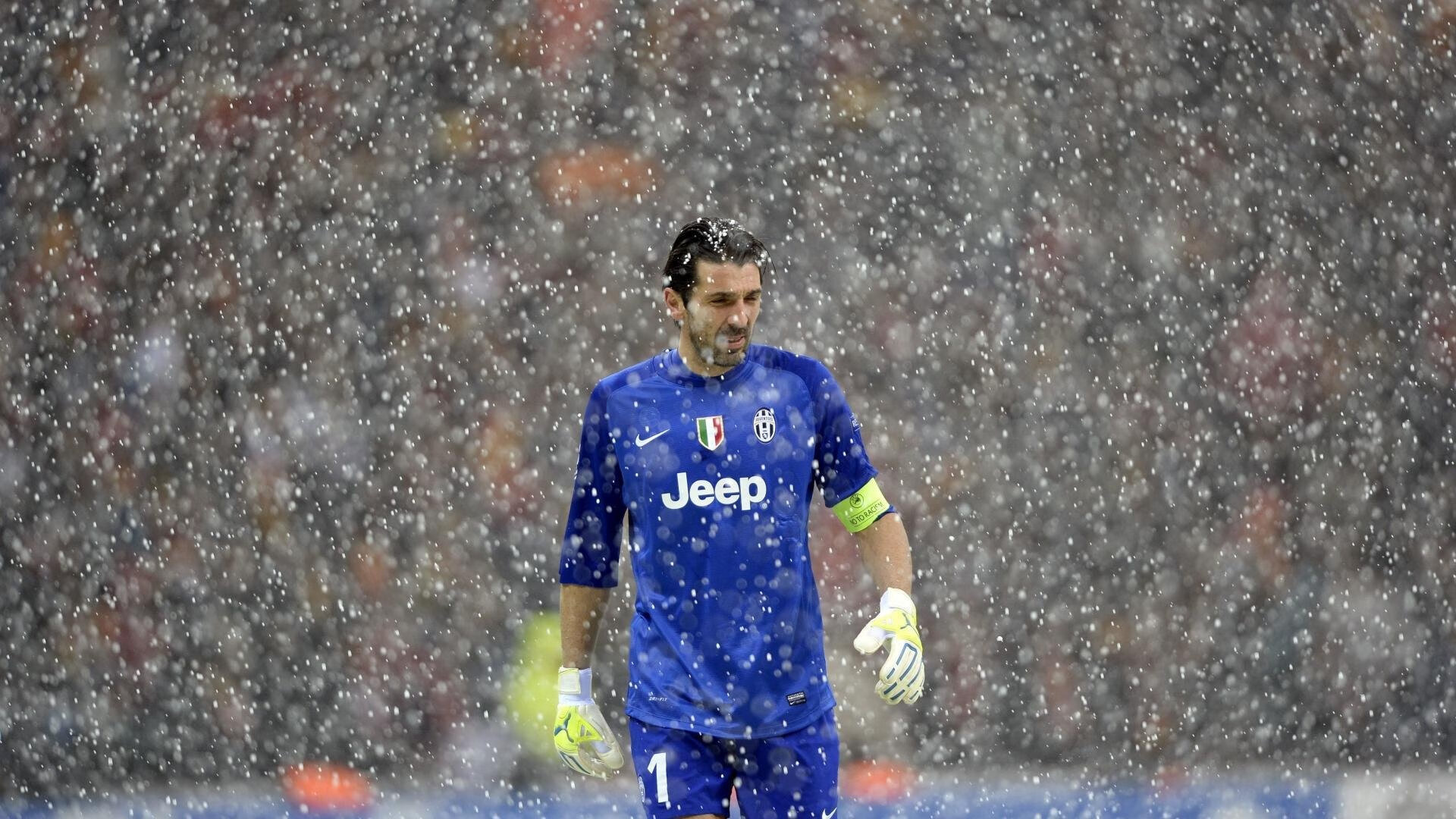 世俱杯决赛-亚洲铁闸对决欧洲豪门，富安健洋的孤岛式防守如何照亮皇马的战术压制